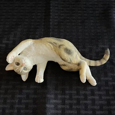 Country Artists 01684 Tabby Playful Gray Cat Lying Figurine Large Lifelike Eyes • £28.49