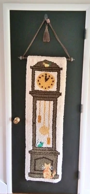 $24.89 • Buy VTG Latch Hook Rug Wall Hanging Grandfather Clock Cat Mouse W/Decorative Hanger 