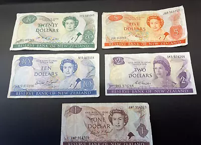 New Zealand Note Collection $20 /$10/ $5 /$2/ $1 1981-1992 LOT: 2804-465 • £0.99