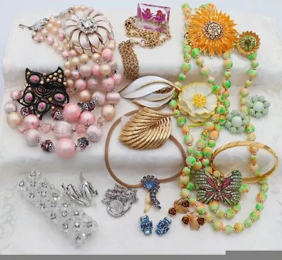 20 Piece Lot Of Healthy Vintage Jewelry All Ready To Go • $56