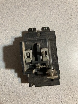 $30 • Buy Pushmatic 15 Amp Tandem Circuit Breaker