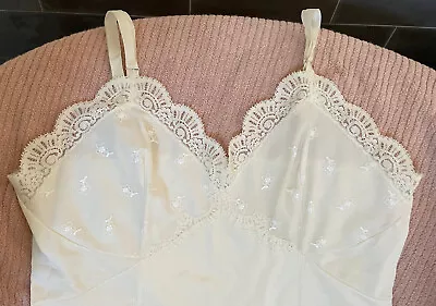 VINTAGE FULL LACE SLIP LINGERIE 1960s~SEARS~Ivory Anti-cling Nylon~SIZE 38  • $19.95