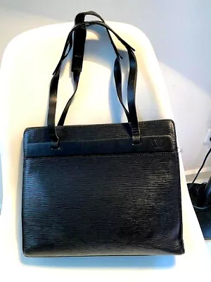 $350 • Buy Authentic Louis Vuitton Epi Croisette 