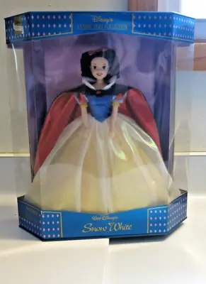 VTG 1997 Disney Park Exclusive Snow White Disney's Classic Doll Collection • $24.95