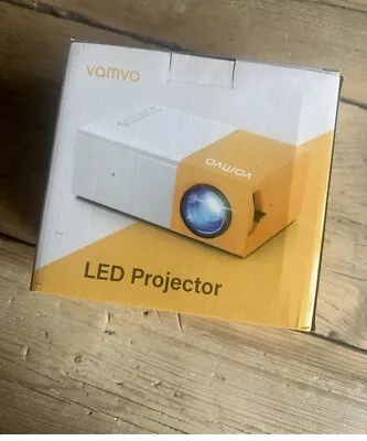 Vamvo YG300 LED Projector Orange/White • £17