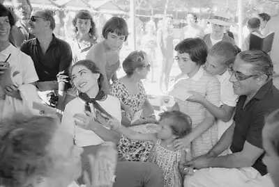 Greek Soprano Maria Callas Signing Autographs Greek Shipping Tycoo- Old Photo • $5.79