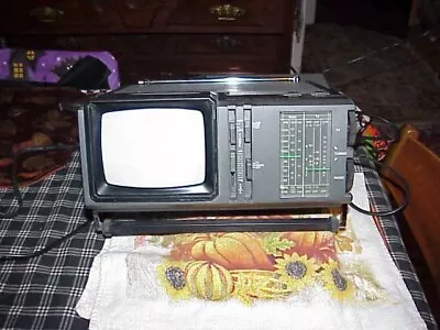 Vintage  Sears B&W Portable TV/AM/FM RADIO MODEL 580 TESTED AND WORKS SEE PHOTOS • $39