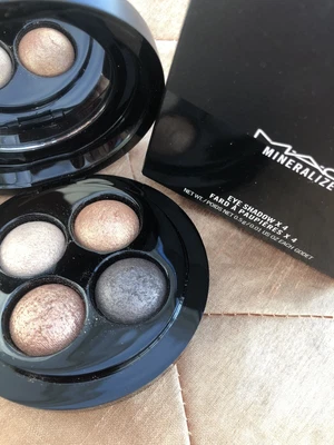 £25 • Buy MAC Eyeshadow Palette 