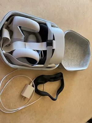 New Virtual Reality Headset Oculus 2  256 GB With Carrying Case • $225