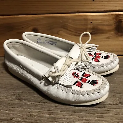 Womens Minnetonka Moccasins Size 7 1/2 White Thunderbird • $14.95