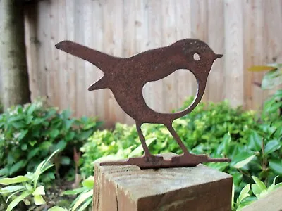 Rusty Metal ROBIN Bird Garden Ornament. Rustic Fence Post Topper. Metal Decor. • £5.95