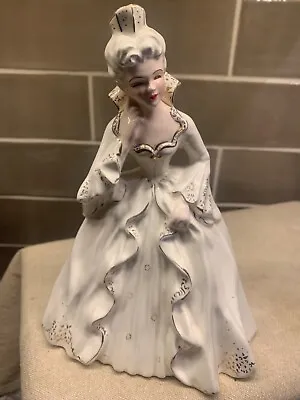 Vtg Florence Ceramics Figurines Her Majesty White/gold Figurine • $18.99