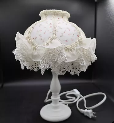 ❤️Cottage Chic Victorian Trading Co  White Lamp With White & Flowers Lace Shade • $24.99