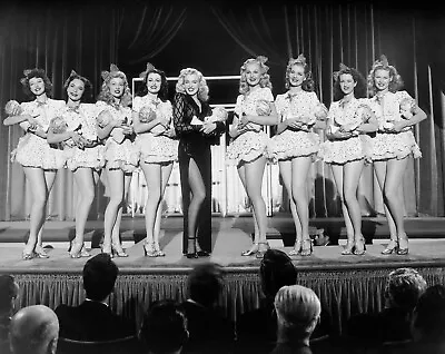 MARILYN MONROE ONSTAGE WITH BABY DOLLS 1xRARE8x10 PHOTO • $17.94