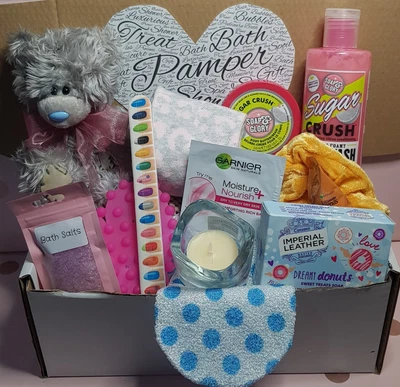 Pamper Hamper Birthday Present Gift Box Mum Girlfriend Nan Mothers Me To You * • £2.49
