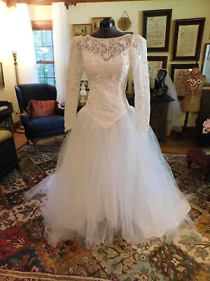 Beautiful 1990's Vintage White Embroidered & Net Long Sleeve Wedding Gown S 6 • $150