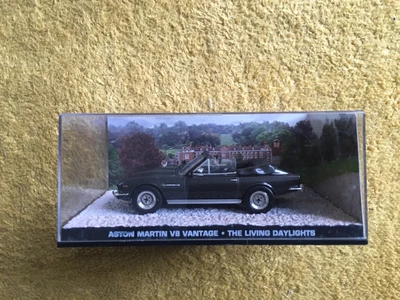 £12 • Buy James Bond Car Collection Aston Martin V8 Vantage - Living Daylights See Photos