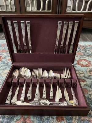 $109.99 • Buy Vintage 60 Piece Oneida Silverplated 1936 Community “Coronation” Silverware Box