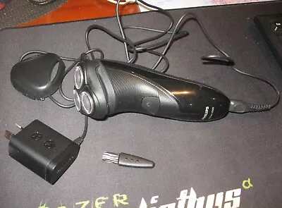 Philips Electric Shaver With Pop-Up Trimmer In Excellent Condition Caloundra Qld • $35