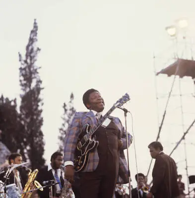 Singer Bb King Plays A Gibson Es355 Guitar 1979 OLD MUSIC PHOTO 4 • $9