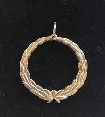 9ct Gold Sovereign Pendant Holder Laurel Wreath Style • £80