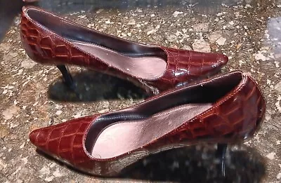 MERONA Burgundy Crocodile Print Pointed Toe Heels Size 6.5 • $18.49