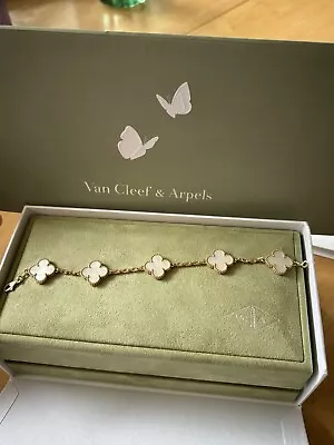 Van Cleef & Arpels Bracelet • £3400