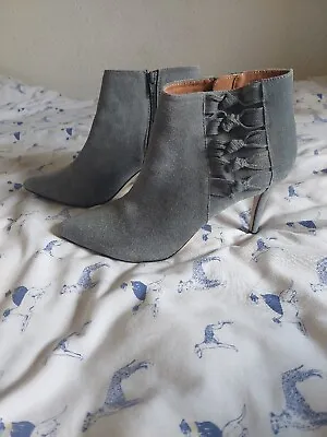 £5 • Buy River Island Ankle Boots Size 6