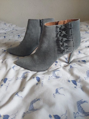 £5 • Buy River Island Ankle Boots Size 6