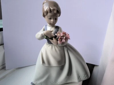 £9 • Buy Nao By Lladro - Daisa 1986