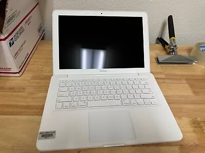 Apple MacBook 13.3  MB403LL/A 2008 Core 2 Duo @2.4GHz 2GB RAM NO HD NO OS • $39.99