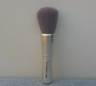 £20.76 • Buy MAC 420SE Luxe Powder Brush, Travel Size, Brand New!