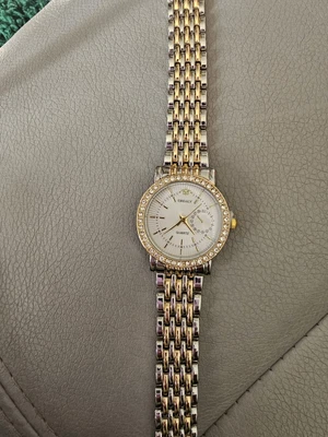 £7.99 • Buy Silver And Gold Watch It Has A Very Familiar Look 🤔 