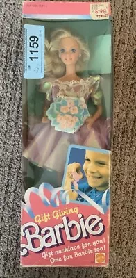 Vintage GIFT GIVING BARBIE 1988 - With Gift Necklace 1205 Mattel • $10.99