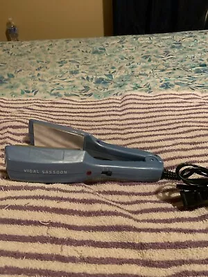 Vidal Sassoon Hair Straightener Has Hi-Lo Switch In Good Condition • $10