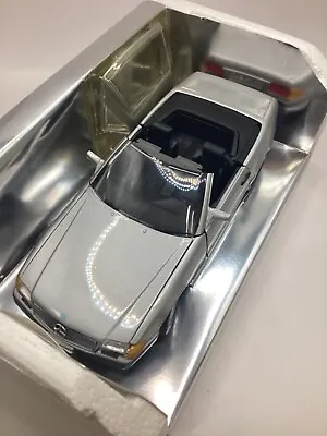 1:18 Mercedes 500 SL - 32 Coupe. Revell Masterpiece. • £45