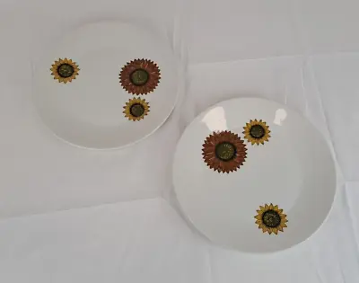 2x Vintage J&G Meakin Studio Pottery 70s Style Sunflower Design 9  Dinner Plates • £7.99