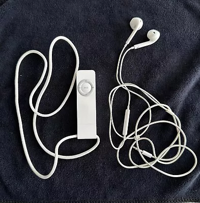 Apple IPod Shuffle 1st Generation White (512 MB) Bundled With Apple Earbuds • $26.75