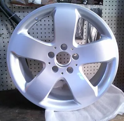 NOS Genuine OEM Mercedes Alloy Wheel 17 X 8 2114014702 03-09 W211 E350 E550 E320 • $265