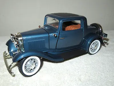 1932 Ford 3-window Coupe Road Signature 1:18  Opening Hood Doors & Rumble Seat • £48.25