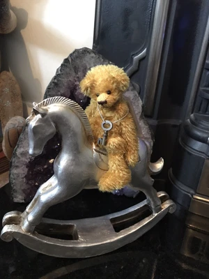 £39.99 • Buy Miniature Pashley Artist Bear