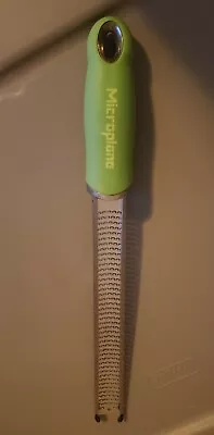 Pampered Chef Microplane Zester Grater #1107 Handheld Discontinued. Green Handle • $16.95