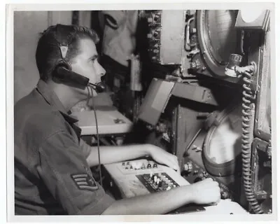 1966 USAF 1879 Communications Approach Control Nha Trang Vietnam 8x10 News Photo • $33.99