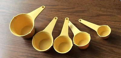 Foley 5 Piece Measuring Cup Set Harvest Gold Plastic USA Gently Used • $9.99