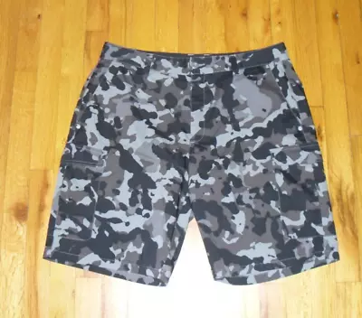 Men's Under Armour Camo Camouflage Cargo Black/Grey Performance Shorts Sz 34 • $14.99