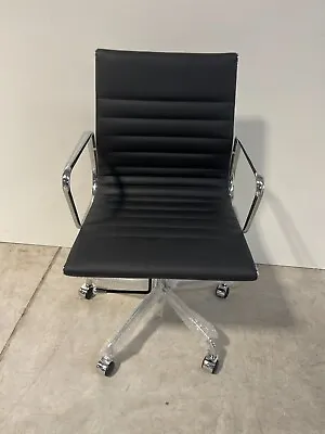 1 X EX SHOWROOM SWIVEL BLACK LEATHER EAMES STYLE COMPUTER OFFICE CHAIR (A008) • £100