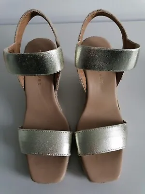 Mint Velvet Gabriella Gold Elastic Strap Wedge Sandals Size 40 / 7 • £34