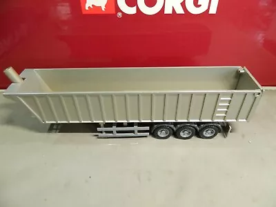 1:50 Scale 3 Axle Bulk Tipper Trailer In Silver In VGC. • £26