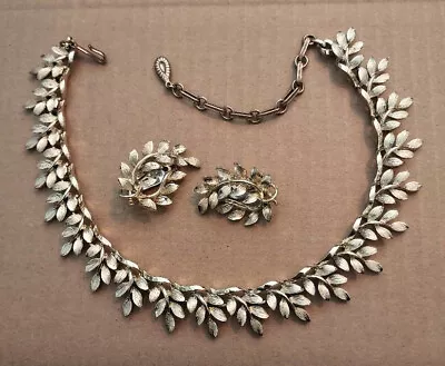 Vintage LISNER Gold-Colored Metal LEAVES Necklace And Clip Earrings Set • $19.99