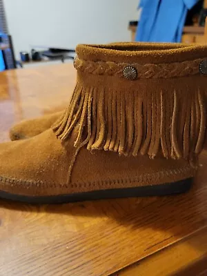 MINNETONKA Soft Suede Fringed Bootie Moccasins. Sz 9 EXCELLENT CONDITION • $20